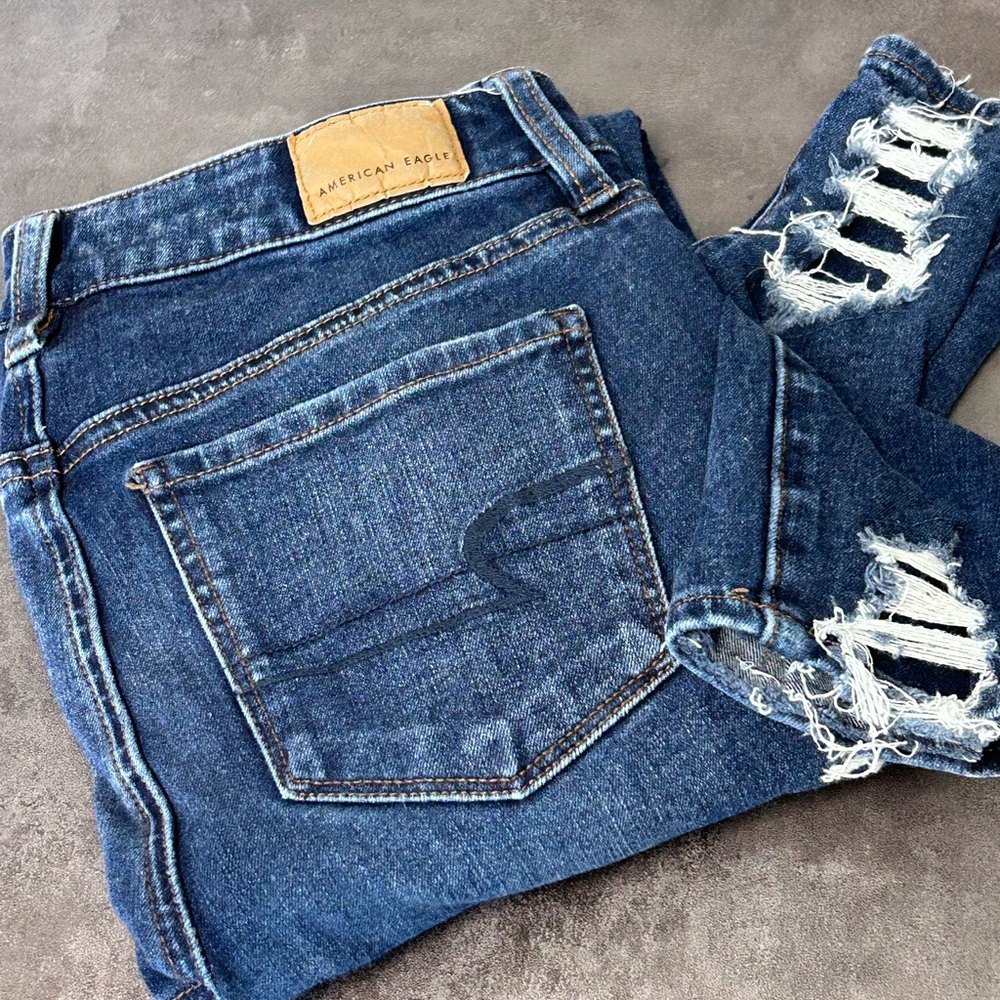 American Eagle Hi-Rise Distressed Jegging Size 2
